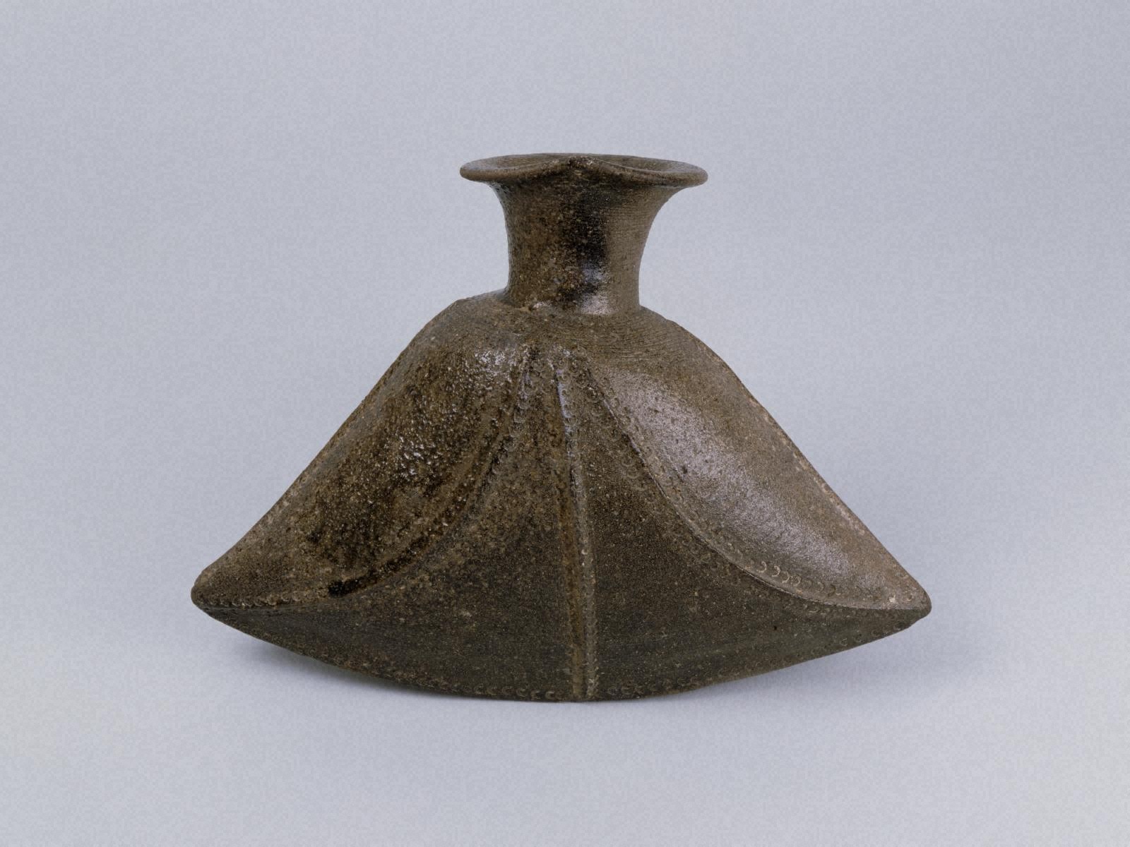 image of『Bottle, in the shape of a leather bag. Sue ware.』